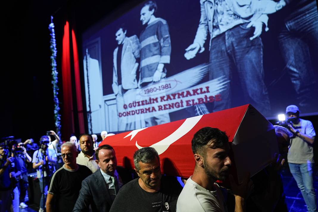 Usta sanatçı Kenan Işık'a son görev... "Yokluğu bizler için büyük bir kayıp" 8